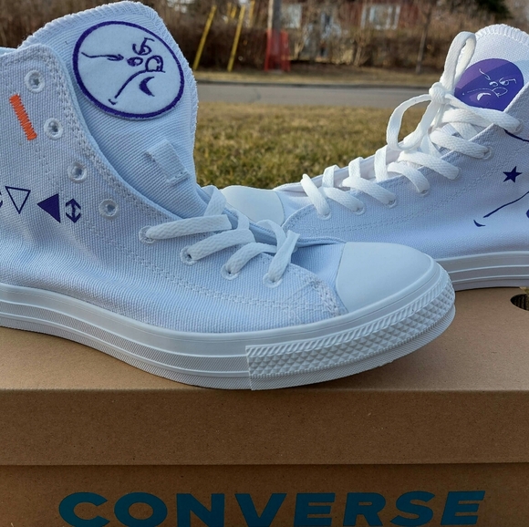 Custom converse sneaker - Picture 2 of 3